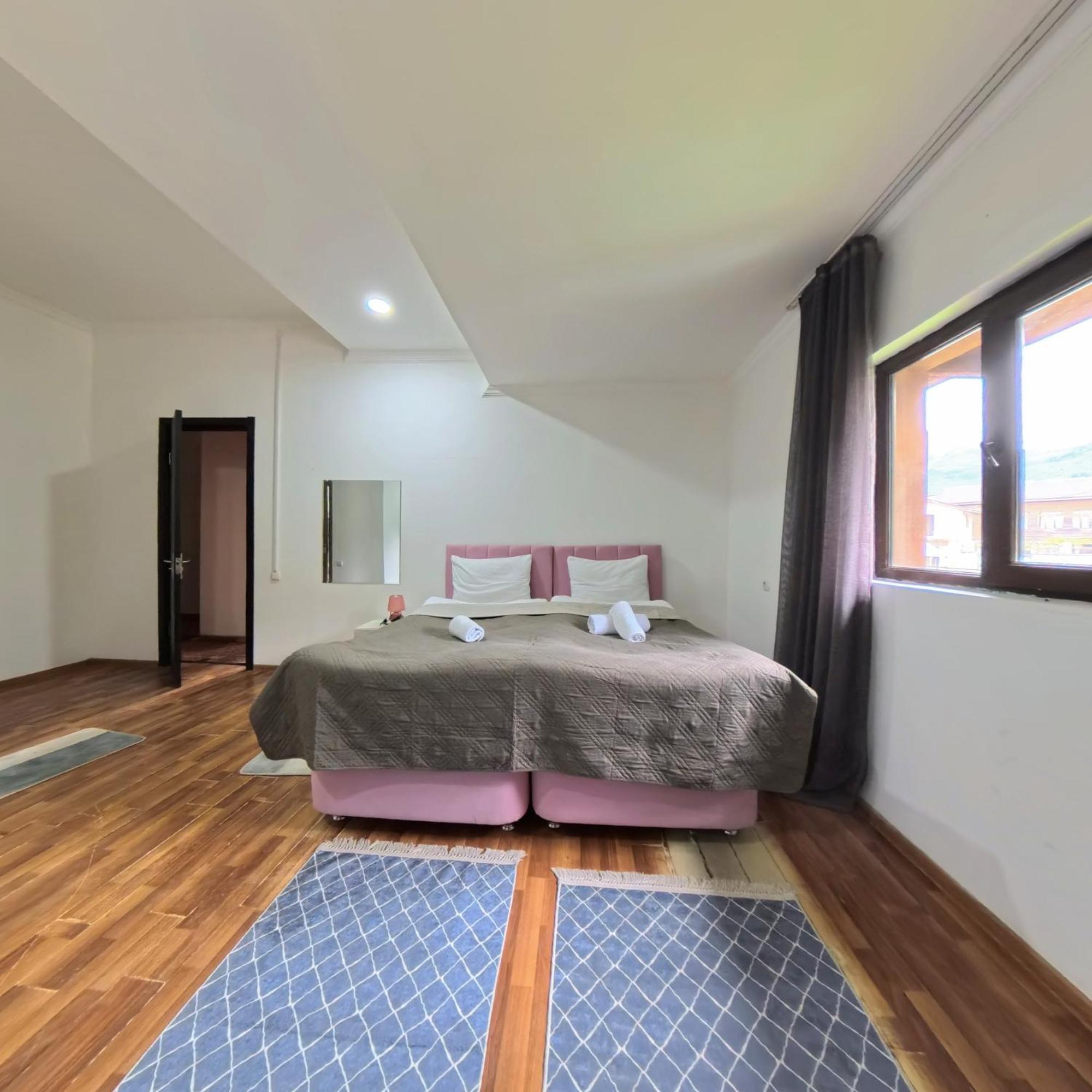 Shara Hotel Mestia Rum bild